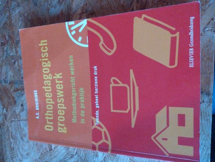 A.C. Bruininks - Orthopedagogisch groepswerk, Boeken, Wetenschap, Zo goed als nieuw, Sociale wetenschap, Ophalen of Verzenden