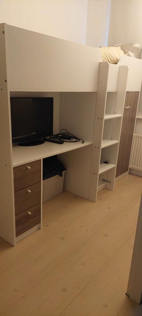 Hoogslaper wit/bruin met bureau, Kinderen en Baby's, Kinderkamer | Stapelbedden en Hoogslapers, Zo goed als nieuw, Hoogslaper