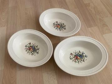 Wedgwood Conway diepe schaal 3 stuks beschikbaar voor biedingen