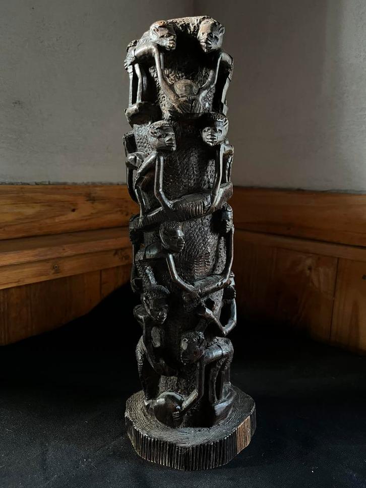 Afrikaans Makonde Umajaa-stamboom of levensboom beeld., Antiek en Kunst, Kunst | Beelden en Houtsnijwerken, Verzenden