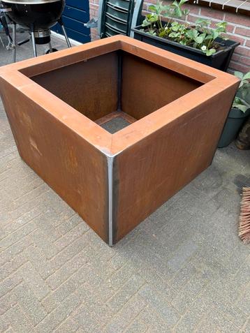Cortenstalen bloembak 100x100x65 beschikbaar voor biedingen