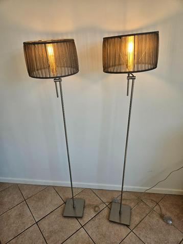 Staande lamp x2 beschikbaar voor biedingen
