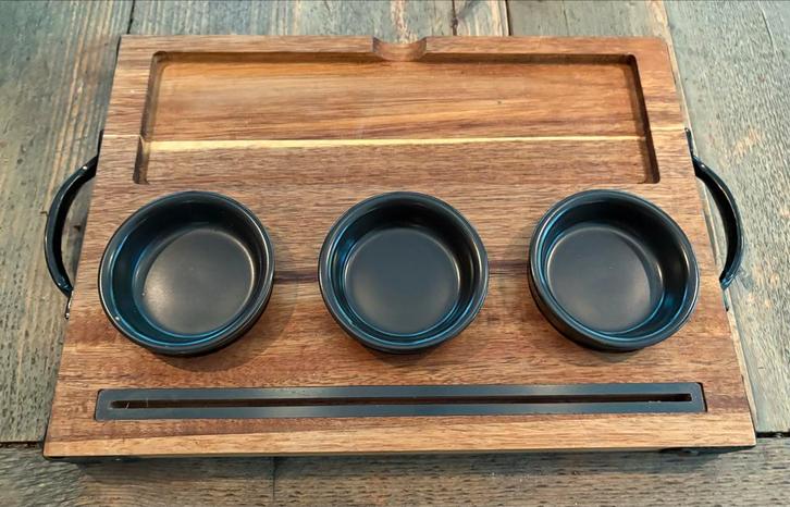 Tapasplank met 3 schaaltjes, Huis en Inrichting, Woonaccessoires | Dienbladen, Zo goed als nieuw, Hout, Rechthoekig, Ophalen of Verzenden