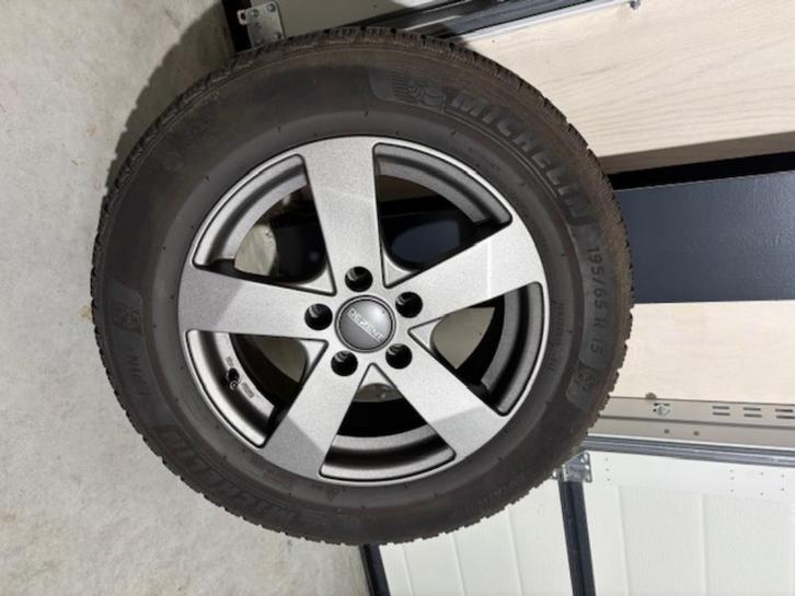 4x MB Citan / Renault Kangoo 15 inch velgen en winterbanden, Auto-onderdelen, Banden en Velgen, Banden en Velgen, Winterbanden