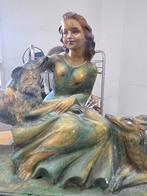 Art Deco keramiek sculptuur dame met honden M.Toscana, Antiek en Kunst, Antiek | Keramiek en Aardewerk, Ophalen of Verzenden