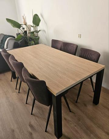 Stijlvolle eettafel 200x100cm – bijna als nieuw! beschikbaar voor biedingen