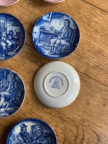 Wedgewood Enoch Kleine Bordjes Roze & Blauw beschikbaar voor biedingen