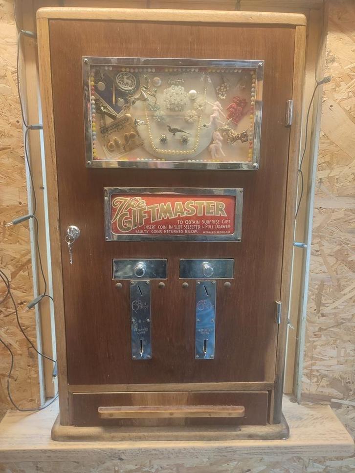 Giftmaster automaat antiek, Verzamelen, Automaten | Gokkasten en Fruitautomaten, Gebruikt, Overige munten, Met sleutels, Ophalen