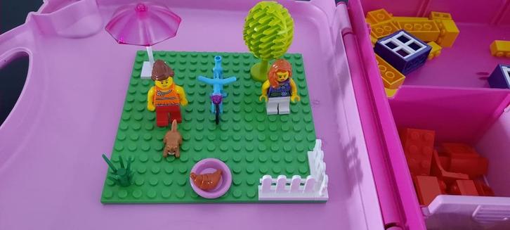 Lego junior huizenkoffer 10660, Kinderen en Baby's, Speelgoed | Duplo en Lego, Zo goed als nieuw, Lego, Complete set, Ophalen of Verzenden