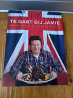Te Gast bij Jamie Oliver - 130+ Britse recepten, Ophalen of Verzenden, Zo goed als nieuw, Overige gebieden