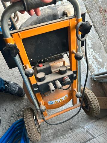 Compressor met Luchtslanghaspel beschikbaar voor biedingen