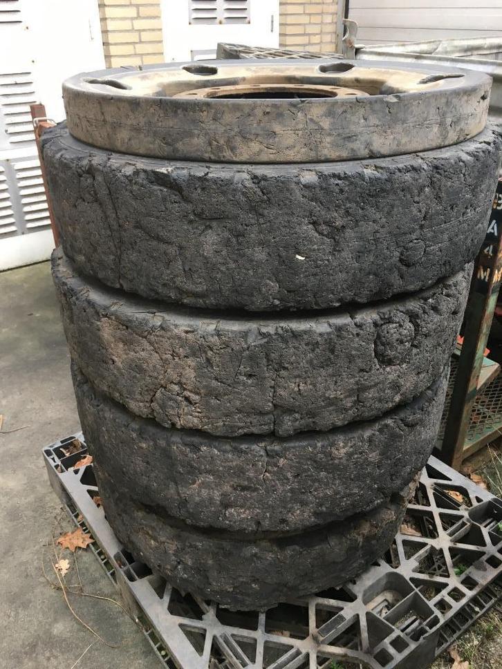 8 stuks massieve banden op 20.inch stalen 10 gaats velgen, Auto-onderdelen, Vrachtwagen-onderdelen, Overige merken, Overige Auto-onderdelen