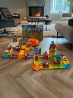 VTech Toet Toet Auto's Treinstation Racebaan + doos!, Racebaan, Zelf te bouwen, Ophalen of Verzenden, Zo goed als nieuw