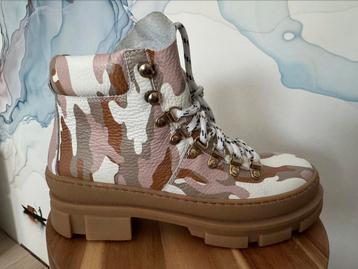 Stokton leren enkellaarzen/ankle boots leer. Mt 37 wit/roze beschikbaar voor biedingen