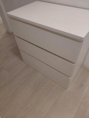 Ikea MALM 3 lade kast nieuw met kleine beschadiging - afbeelding 1