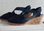 Blauwe linnen schoenen maat 38/39, Ophalen of Verzenden, Zo goed als nieuw, Blauw, Sneakers of Gympen