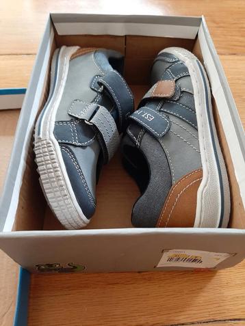 Nieuwe schoenen maat 31, voor een jongen beschikbaar voor biedingen