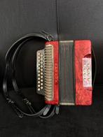 Hohner Erica accordeon rood, Muziek en Instrumenten, Accordeons, Ophalen, Gebruikt, Met riemen, Knopaccordeon