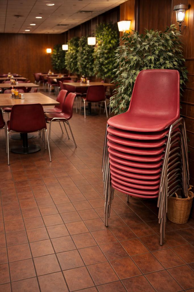 Stapelstoelen - 40 stuks voor horeca, kantine of evenementen, Huis en Inrichting, Stoelen, Gebruikt, Ophalen