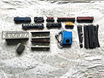 Treinen - wagons - spoor - voeding beschikbaar voor biedingen