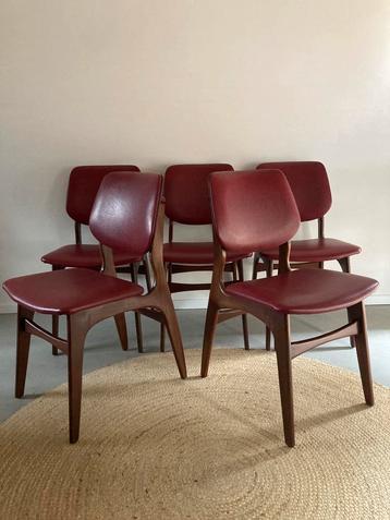 Set van vijf midcentury vintage teak stoelen beschikbaar voor biedingen