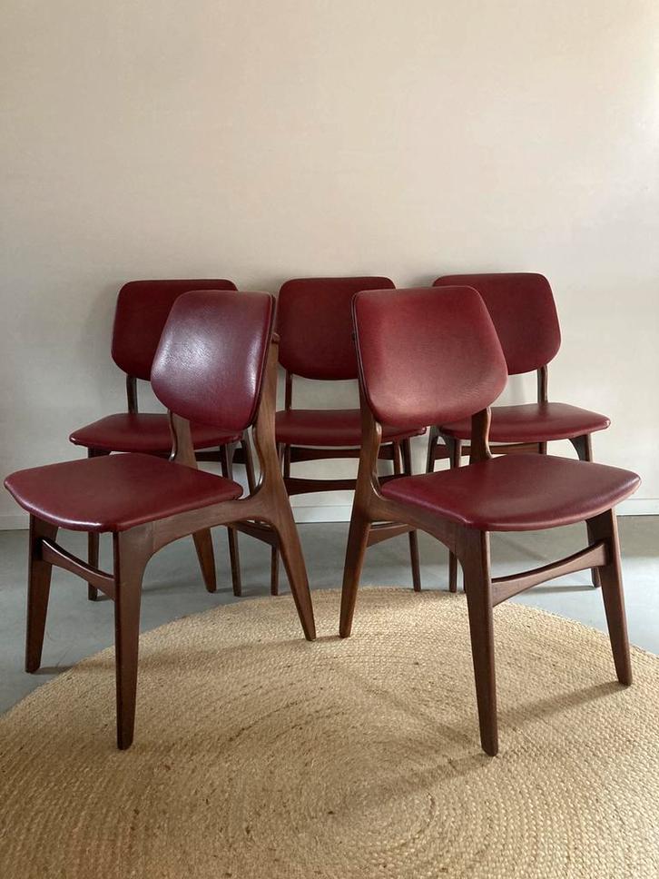 Set van vijf midcentury vintage teak stoelen, Huis en Inrichting, Stoelen, Gebruikt, Vijf, Zes of meer stoelen, Hout, Kunststof