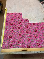 Roze velours stof met rozenprint - 140x60 cm, Hobby en Vrije tijd, Stoffen en Lappen, Overige materialen, 120 cm of meer, Nieuw