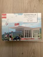Busch tankstation van Dudok, Hobby en Vrije tijd, Modeltreinen | H0, Overige merken, Gelijkstroom of Wisselstroom, Brug, Tunnel of Gebouw