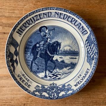 Wandbord Herrijzend Nederland Naar Vrede en Welvaart 1945 beschikbaar voor biedingen