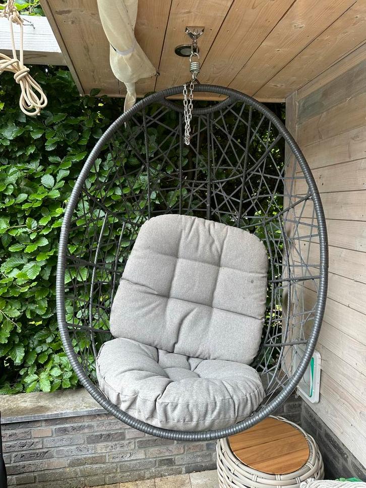Hangstoel met kussen - Relaxen in stijl!, Tuin en Terras, Tuinstoelen, Gebruikt, Metaal, Ophalen