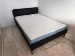 Bed met matras / Bed with a mattress, Ophalen, Tweepersoons, 140 cm, Zo goed als nieuw
