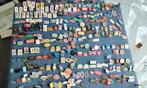 Veel pins / Speldjes uit de jaren 60 / 70., Verzamelen, Ophalen, Speldje of Pin