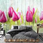 Tulpen op hout fotobehang, VLIES, bloemen, Muurdeco4kids, Huis en Inrichting, Stoffering | Behang, Verzenden, Minder dan 10 m²