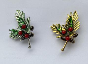 broche (Kerst) broche dennentak met besjes en dennenappels beschikbaar voor biedingen