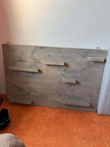 Leuk wandbord voor accesoires beschikbaar voor biedingen