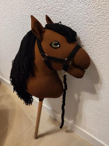 Stokpaard met halster beschikbaar voor biedingen