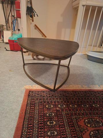Leuke bijzettafel - Moderne stijl beschikbaar voor biedingen