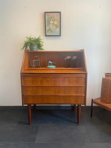 Vintage Deense secretaire van teakhout met 3 laden beschikbaar voor biedingen