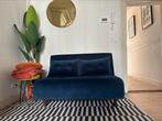 Haru kleine slaapbank / donker blauw fluweel / MADE, Huis en Inrichting, Ophalen, Blauw, Tweepersoons, Zo goed als nieuw