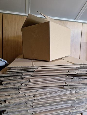 Kleine kartonnen dozen 14 liter - 31x22,5x20,5 cm - 43 stuks beschikbaar voor biedingen