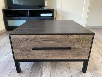 Salontafel 67cm x 67 cm beschikbaar voor biedingen