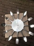Originele Wandklok met Bestek, Ophalen, Zo goed als nieuw, Analoog, Wandklok
