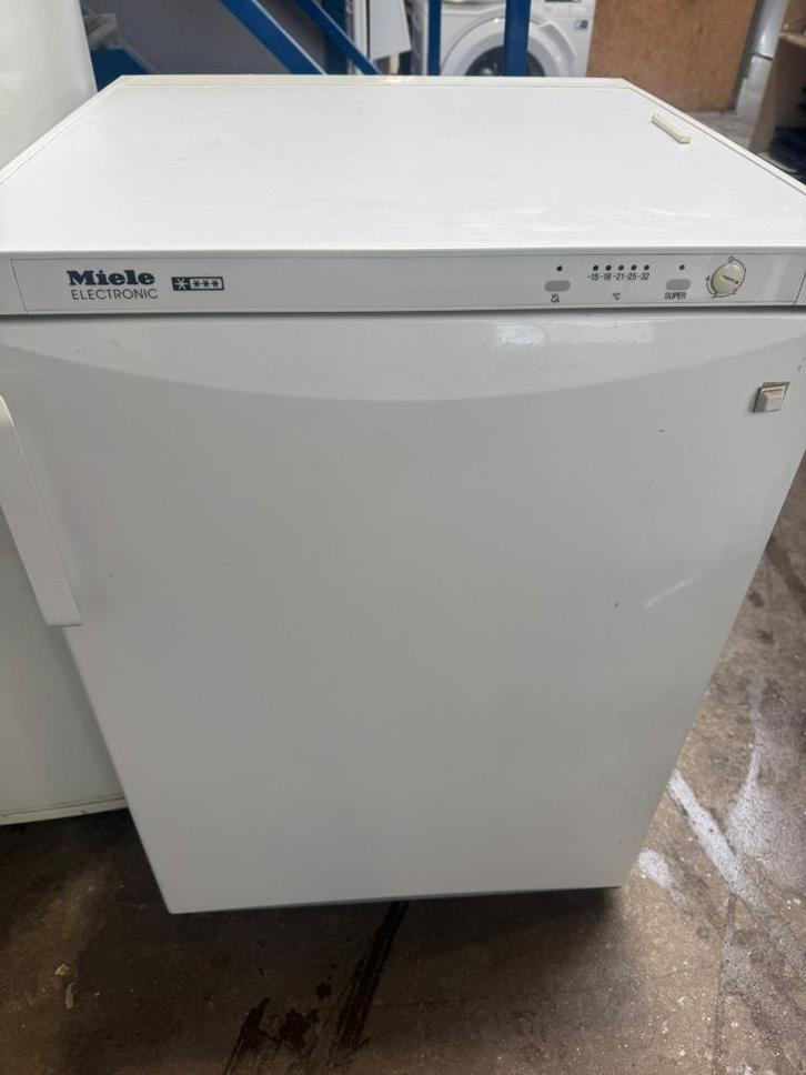 Miele Vrieskast schoon garantie bezorging, Witgoed en Apparatuur, Vriezers en Diepvrieskisten, Gebruikt, Vrijstaand, Vrieskast