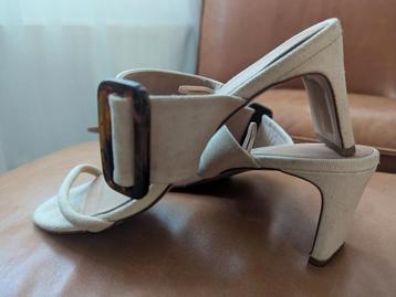 H&M crème sandalen 40 stof met gesp ALLEEN OPHALEN beschikbaar voor biedingen