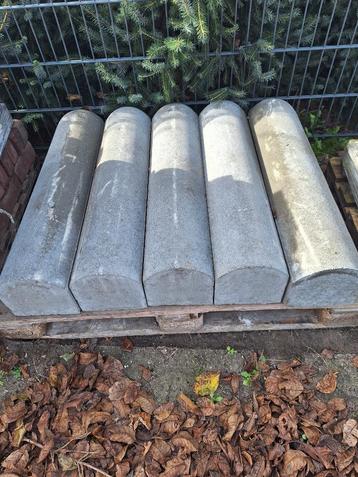 TE KOOP 5 STOOTBANDEN HALF ROND beschikbaar voor biedingen