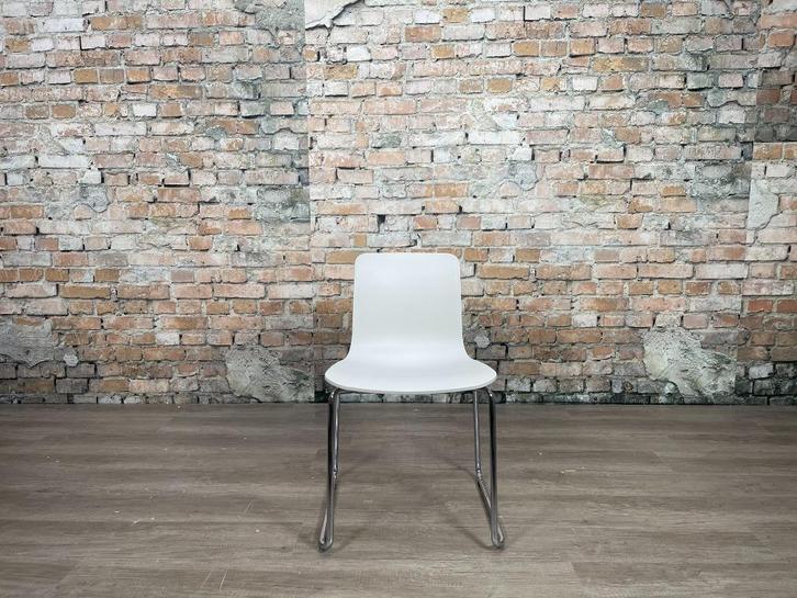 Meerdere Vitra HAL RE Sledge wit bij TheReSales, Huis en Inrichting, Stoelen, Zo goed als nieuw, Vijf, Zes of meer stoelen, Kunststof