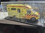 Schaalmodel Ambulance Drenthe UMCG, Hobby en Vrije tijd, Modelauto's | 1:43, Ophalen of Verzenden, Zo goed als nieuw, Bus of Vrachtwagen