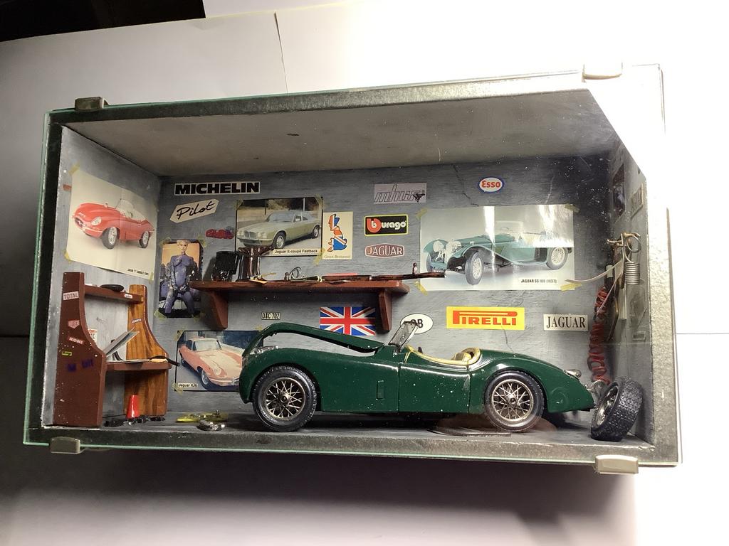 Vintage Jaguar modelauto in diorama schaal is1:24, Ophalen of Verzenden, Nieuw, Auto, Bburago