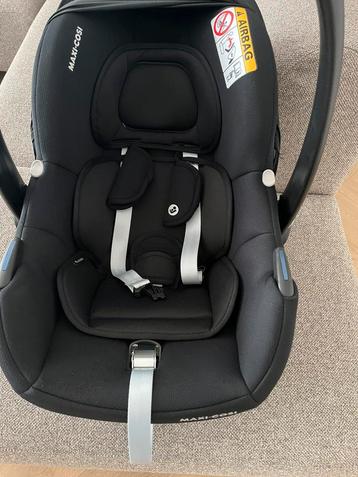 Maxi Cosi Cabriofix i-Size Essential Black beschikbaar voor biedingen