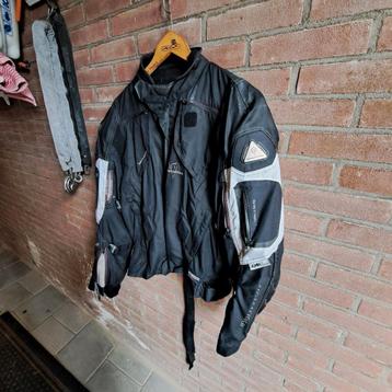 Mooie motorjas met bescherming voor weinig beschikbaar voor biedingen
